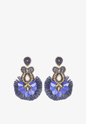 Nakitane modre in zlate uhane z zapletenimi vzorci, plastmi modrega blaga in okroglimi modrimi akcentnimi kosi. Okrasne kapljice v središču.