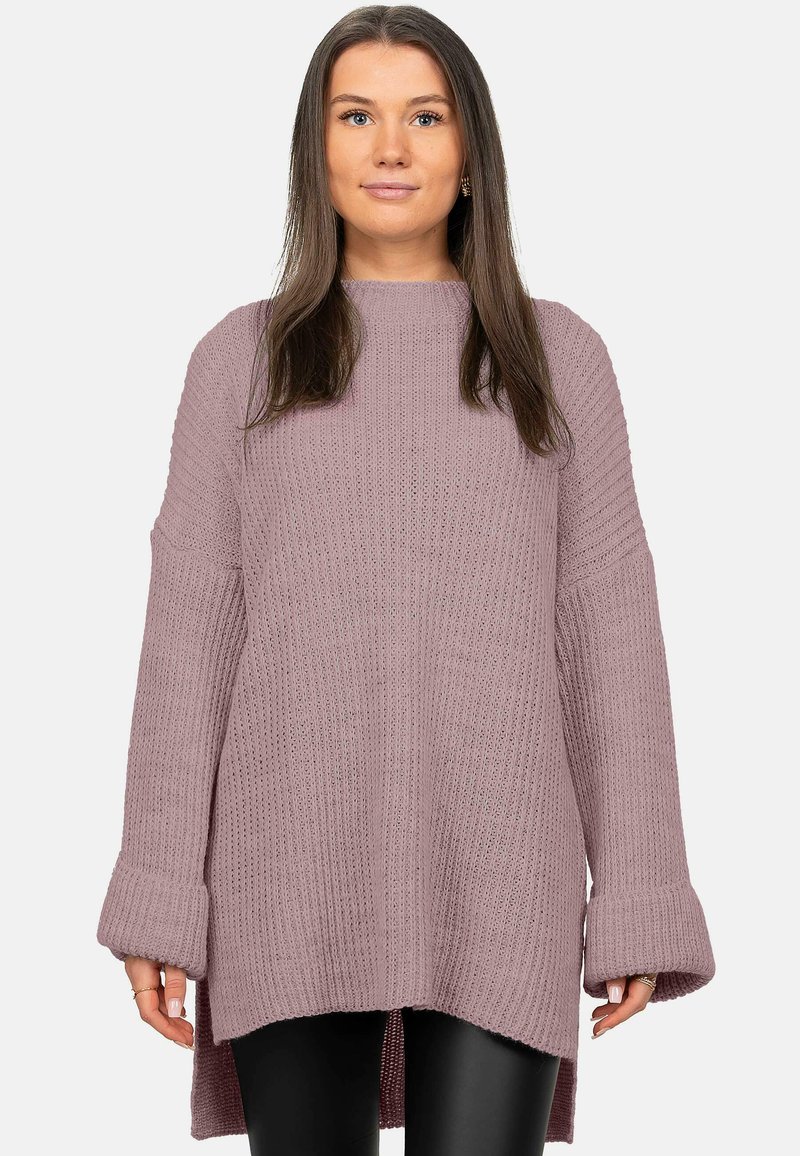 Gebreide oversized trui in zachte mauve, met geribbelde textuur, brede mouwen en een high-low zoom voor een ontspannen pasvorm.
