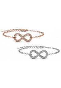 Bracciali in oro rosa e argento con simboli dell'infinito decorati con cristalli trasparenti, su delicate catene. Chiusura con gancetto semplice.