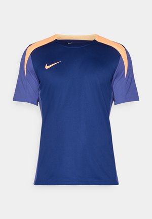 Navyfarbene Sportshirt mit kurzen Ärmeln, orangefarbene Akzente an den Schultern, Nike-Logo auf der Brust, aus glattem Stoff, leicht und feuchtigkeitsableitend.
