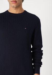 Tommy Hilfiger HERRINGBONE STRUCTURE - Jumper - desert sky