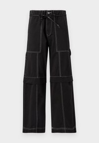 Μαύροι cargo παντελόνια από βαμβάκι, με αντίθετες λευκές ραφές, μέση με κορδόνι, ευρύχωρα πόδια και μεγάλες πλαϊνές τσέπες.
