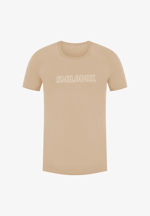 Camiseta de manga corta beige hecha de algodón, con cuello redondo y un logo "SMILODOX" en blanco en el pecho.