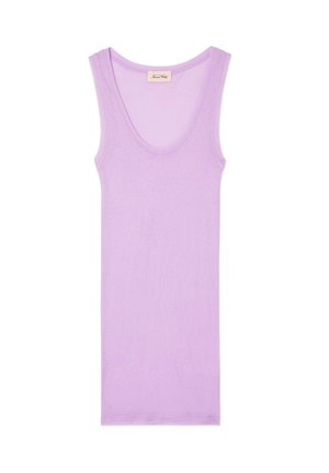 Débardeur sans manches lilas, fabriqué en tissu doux. Doté d'un décolleté en ronde et d'une coupe ajustée. Texture lisse sans motifs visibles.