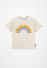Beżowa koszulka bawełniana z wielokolorowym haftowanym wzorem tęczy na środku. Metka widoczna po lewej stronie. Krótkie rękawy, okrągły dekolt.