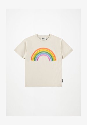 Béžové bavlnené tričko s viacfarebným vyšitým dizajnom dúhy v strede. Štítok viditeľný na ľavej strane. Krátke rukávy, okrúhly výstrih.