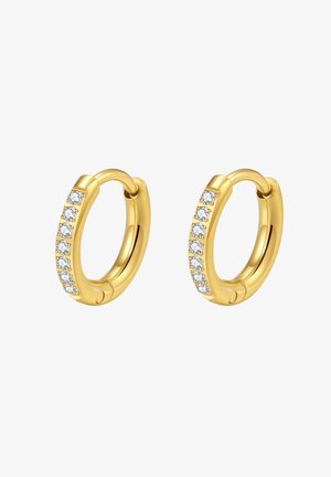 Goldene Creolen, die auf einer Seite eine Reihe von kleinen, klaren Steinen aufweisen, mit einem glatten, runden Design und einem sicheren Verschlussmechanismus.