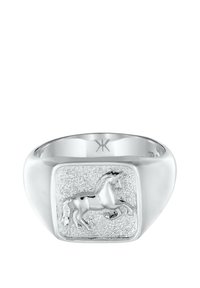 Silver ring med en fyrkantig ansikte som har en upphöjd, skulpterad design av en enhörning, en strukturerad bakgrund och en polerad ring.