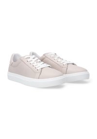 Helle rosa Leder-Sneaker mit weißen Schnürsenkeln und Gummisohlen. Schlichtes Design mit glatter Textur und minimalen Nähdetails.