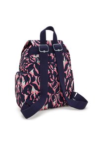 Zaino con una base blu navy, caratterizzato da un motivo astratto rosa e crema. Ha spallacci regolabili e dettagli in metallo argentato.