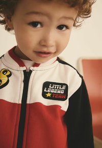 Next REGULAR FIT - Mikina na zip - red black colourblock