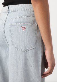 Guess Originals Jean boyfriend - go tinted hickory