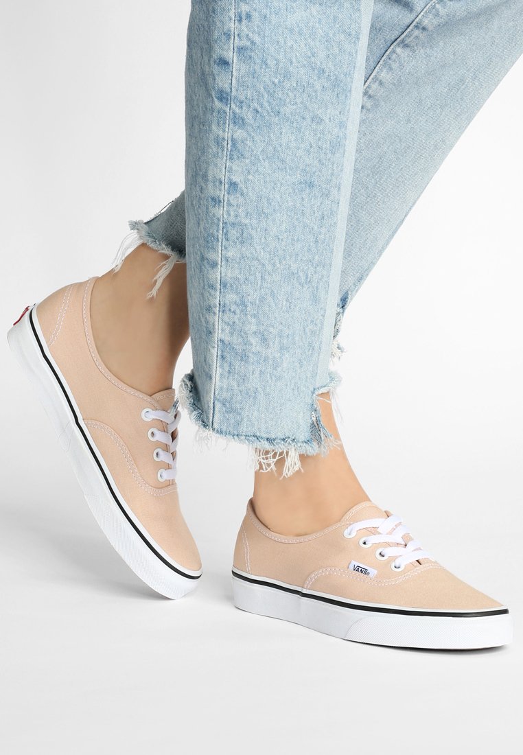 frappe true white vans