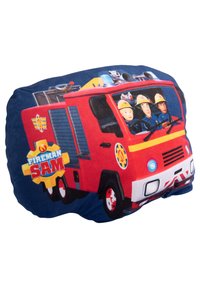 Cuscino di peluche rosso a forma di camion dei pompieri, adornato con personaggi e dettagli di "Fireman Sam". Tessuto morbido con colori e motivi dettagliati.