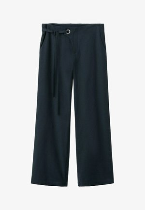 Crne široke hlače s nogavicama koje su široke, imaju vezicu na lijevoj strani, prednje džepove i čist pojas.