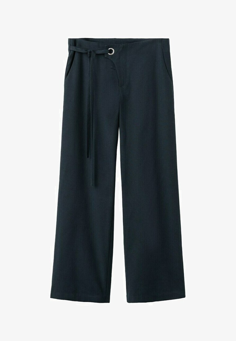 Crne široke hlače s nogavicama koje su široke, imaju vezicu na lijevoj strani, prednje džepove i čist pojas.