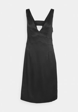 Robe noire sans manches avec un décolleté en V, une découpe en forme de clé et des panneaux structurés. Confectionnée en tissu lisse avec une silhouette droite.