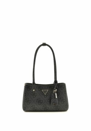 Sac à main noir Guess avec motif monogramme, double bandoulière et porte-clés de marque attachés, présenté sur un fond blanc.