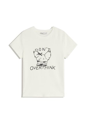 Hvid bomulds T-shirt med et grafisk tryk af en hunds ansigt og teksten "DON'T OVERTHINK" i sort. Korte ærmer og rund halsudskæring.