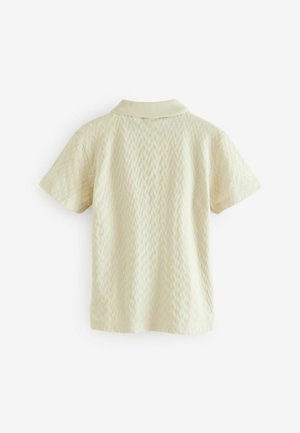 Kurzärmliges Polohemd in hellem Beige, mit strukturiertem Fischgrätenmuster, einem gerippten Kragen und einem klassischen Schnitt.