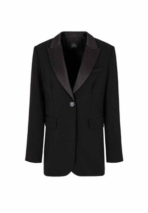 Blazer nero con revers in satin, chiusura a un bottone, due tasche frontali e maniche lunghe. Tessuto liscio con una vestibilità aderente.
