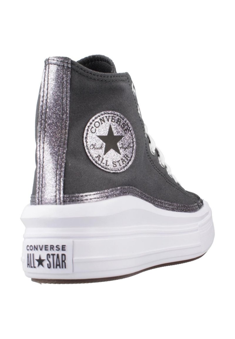 Zapatilla alta de lona gris con un acento metálico plateado, suela de goma blanca y un logotipo circular de All Star en el lateral.