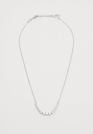 Collana argentata con design curvo, caratterizzata da cristalli trasparenti tondi disposti in un motivo graduato, chiusa con moschettone.