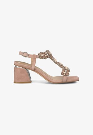 Blush roze heeled sandalen met een blokhak. Voorzien van decoratieve strass accenten op een T-band. Gemaakt van een suede-achtig materiaal.