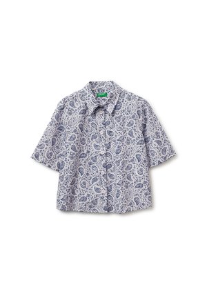 Kurzärmliges Hemd zum Knöpfen mit blauem Paisley-Motiv auf weißem Stoff, Kragen und weißen Knöpfen vorne.