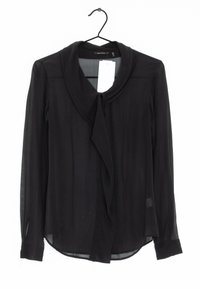 Schwarze transparente Bluse mit einem breiten Kragen, langen Ärmeln und einem drapierten Design vorne. Sie hat eine offene Vorderseite und einen abgerundeten Saum.