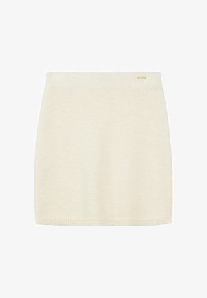 Krótka, kremowa spódnica dzianinowa o dopasowanym kroju i subtelnej teksturze, z małym złotym logo na przodzie.
