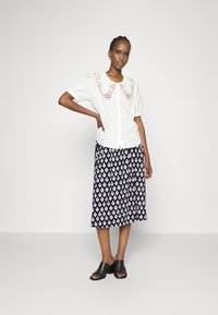 Marks & Spencer GEO SKIRT - Saia evasé - blue mix