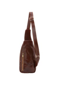 Borsa a tracolla in pelle marrone con texture liscia, tasca laterale con zip e cuciture a contrasto. Tracolla regolabile per un indossamento confortevole.