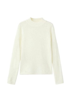 Suéter blanco de punto con textura acanalada, cuello redondo y mangas largas; cuenta con un corte holgado y material suave y ligero.