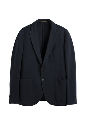 Donker marineblauw herenblazer met twee knopen, drie voorzakken en ingesneden revers op een witte achtergrond.