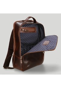 Buckle & Seam LEON LAPTOPFACH - Mochila - brown