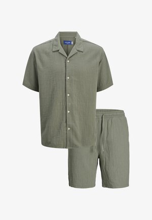 Jack & Jones JOREASTER PATRAS SET - Shorts - mulled basil pack shirts shorts
