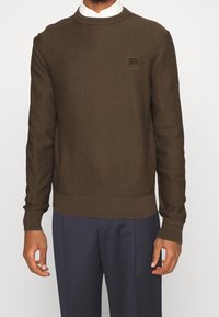 BOSS Sweter