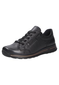 Zapatillas de cuero negro con diseño de cordones, cremallera lateral, superficie texturizada, puntera redonda y suela de goma que presenta una sutil franja de acento naranja.