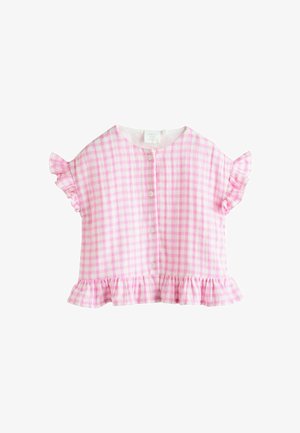 Kratka roza karirana majica s kratkimi rokavi in volančki, okroglo dekolte in gumbi spredaj; ima volančkasti rob in mehak bombažni material.