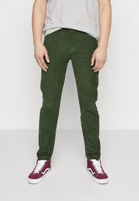 Levi's® XX CHINO SLIM TAPER PANTS - Chinos - mossy green 14w cord gd