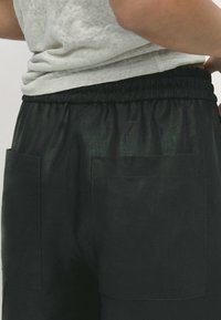 Massimo Dutti Broek - mottled dark green