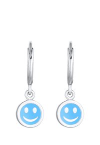 Sølv leverback øreringe med runde, blå smiley ansigt charms med hvide detaljer. Charms hænger under øret med en glat finish.