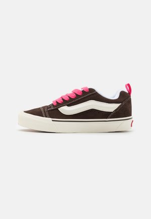 KNU SKOOL UNISEX - Zapatillas skate - retro color brown/true white