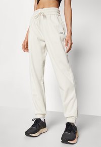New Balance WARMING PERFORMANCE JOGGER - Jogginghose - offwhite
