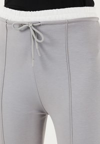 SLIM FIT - Pantaloni sportivi - grey