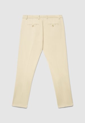 Pantaloni beige con una texture liscia, dotati di una cintura con elastico, due tasche posteriori con bottoni e una linea affusolata delle gambe.