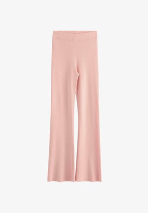 Lyserøde ribstrikhotpants med lige, let udsvinget ben og elastisk talje, lagt fladt på en hvid baggrund.