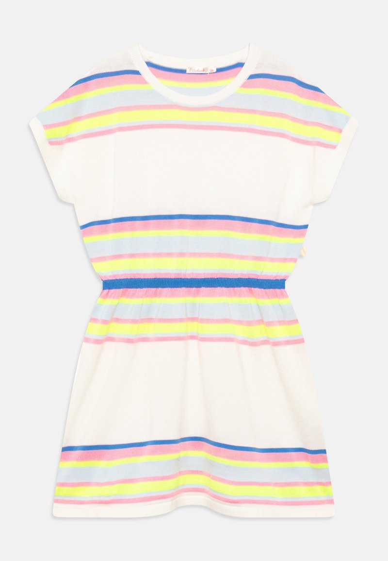 Robe blanche à manches courtes avec taille élastique, présentant des rayures horizontales en bleu, rose, jaune et bleu clair sur la poitrine, la taille et l'ourlet.