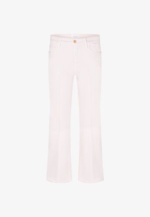 Białe damskie spodnie o średnim stanie z zapięciem na guzik i suwakiem, przednimi kieszeniami oraz lekko rozszerzanymi nogawkami.